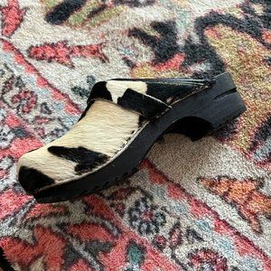 Sanita cow print clogs - size 6 / 36